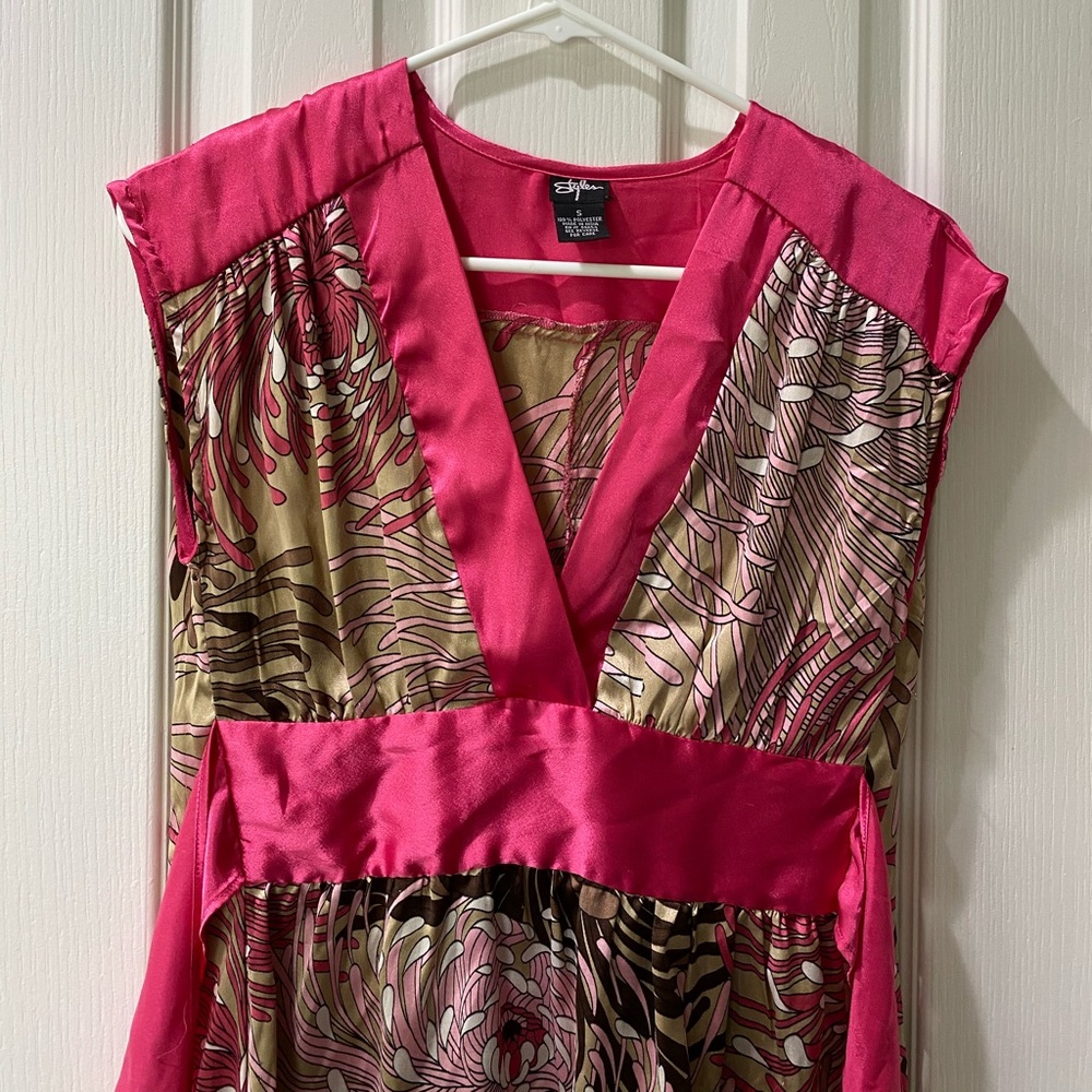 Floral silk top with a tie in the back